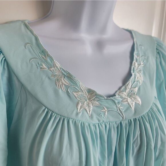 MISS ELAINE Nylon Nightgown - Picture 3 of 9